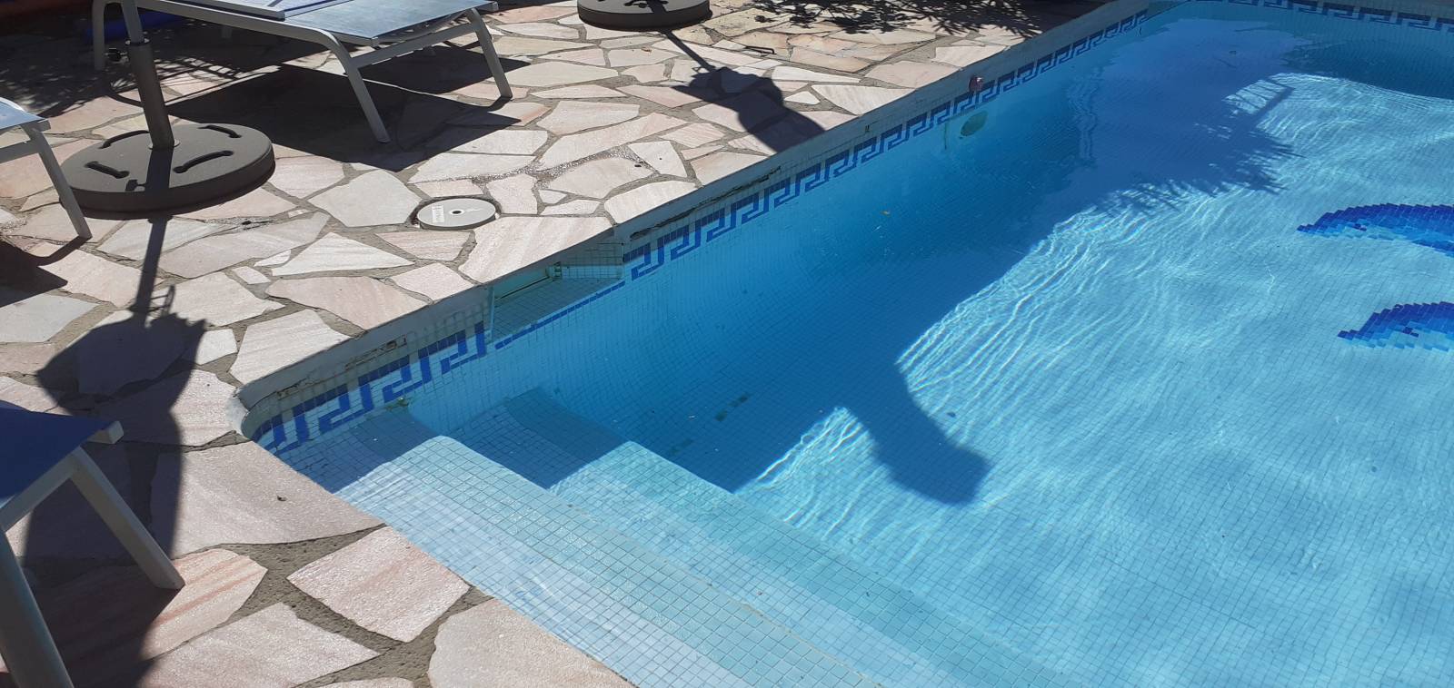 Détecter une fuite sur piscine à Carqueiranne en raison d'une baisse du niveau d'eau à côté de Toulon Var