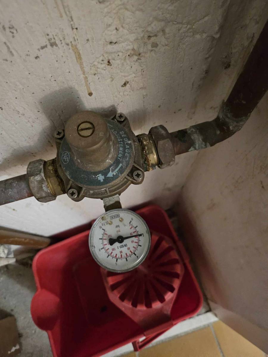 test de pression au niveau du réducteur de pression