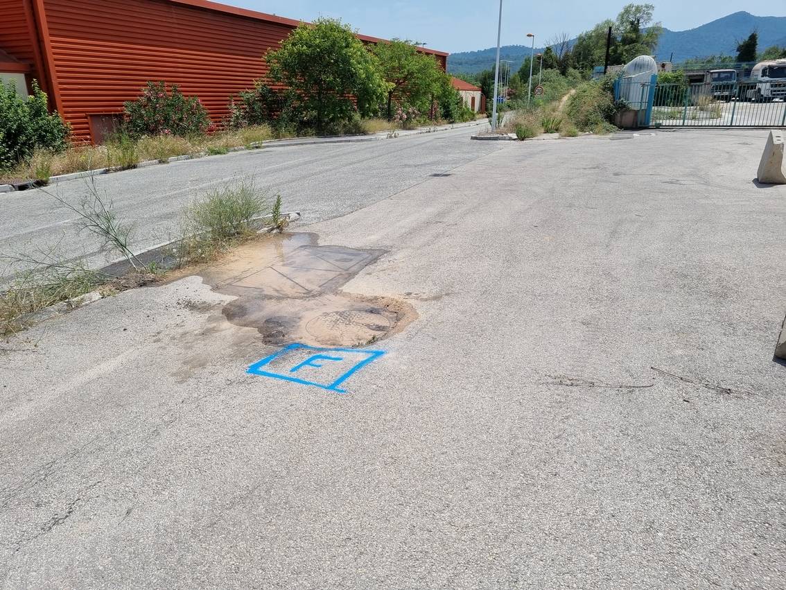 recherche de fuite d'eau sur un réseau d'alimentation de magasin au niveau d'un parking sous enrobés à Brignoles Var