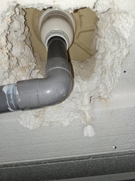 fuite dans la cave de la bonde douche