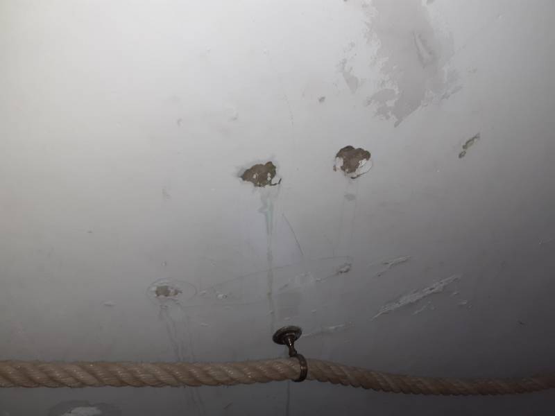 Recherche de fuite par infiltration dans une cage d'escalier à Forcalqueiret à côté de Brignoles Var