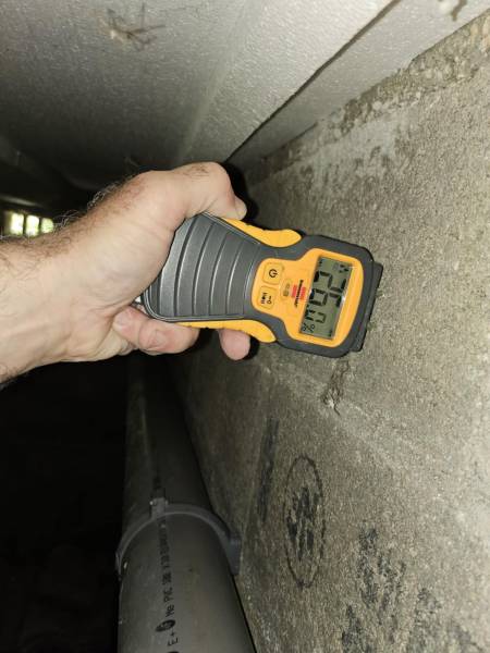 test d'humidité sur agglos dans la cave