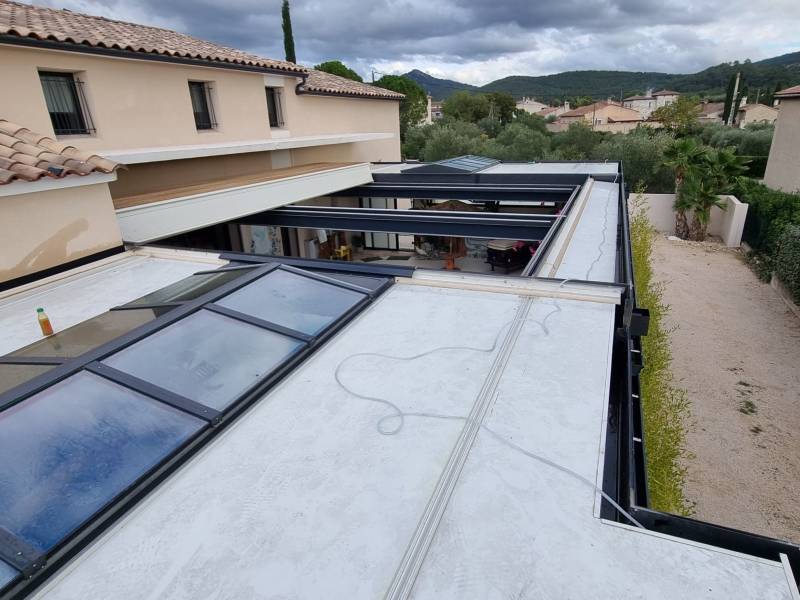 Détection de fuite par infiltration à Cuges les pins sur un toit en véranda à côté de Toulon Var