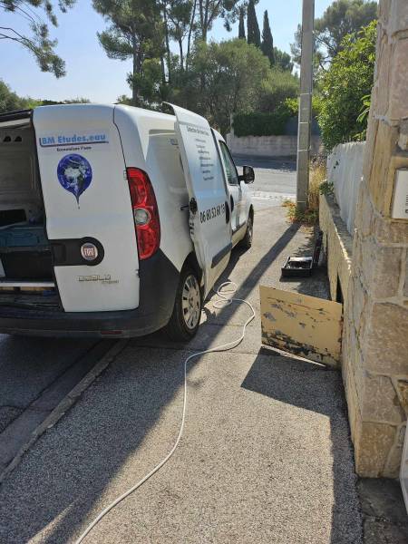 raccordement du gaz grâce aux bouteilles dans le véhicule de service