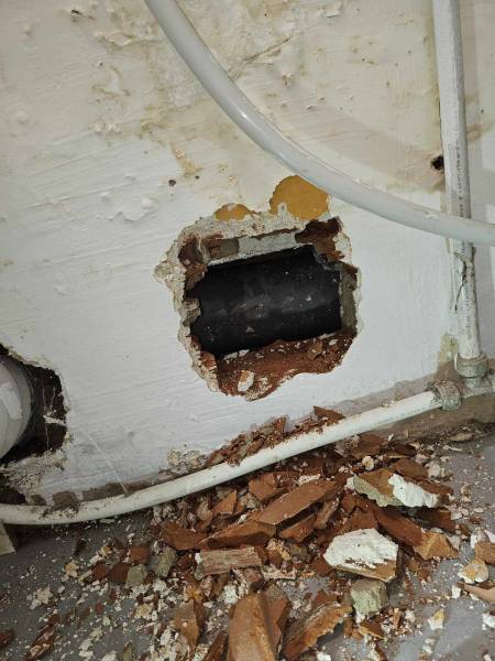 ouverture de la cloison pour favoriser le passage d'une caméra