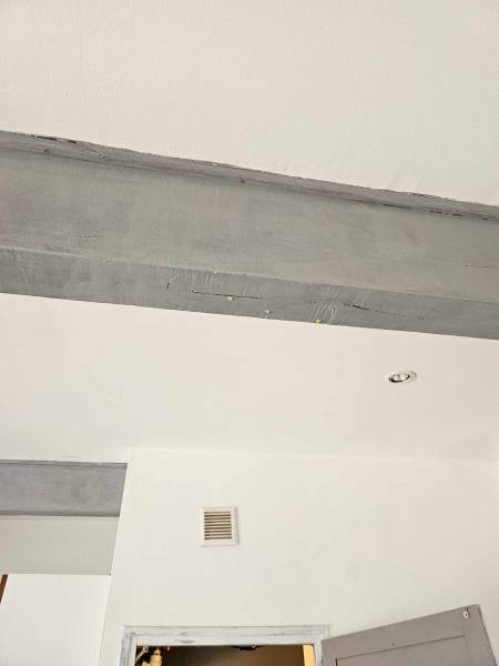 apparition de goutelettes d'eau avec colorant sous la poutre