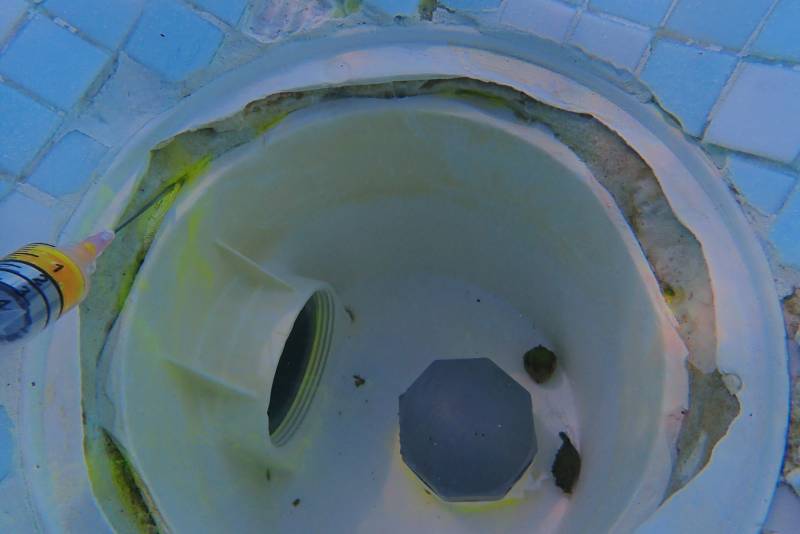 contrôle en plongée de la bonde de fond